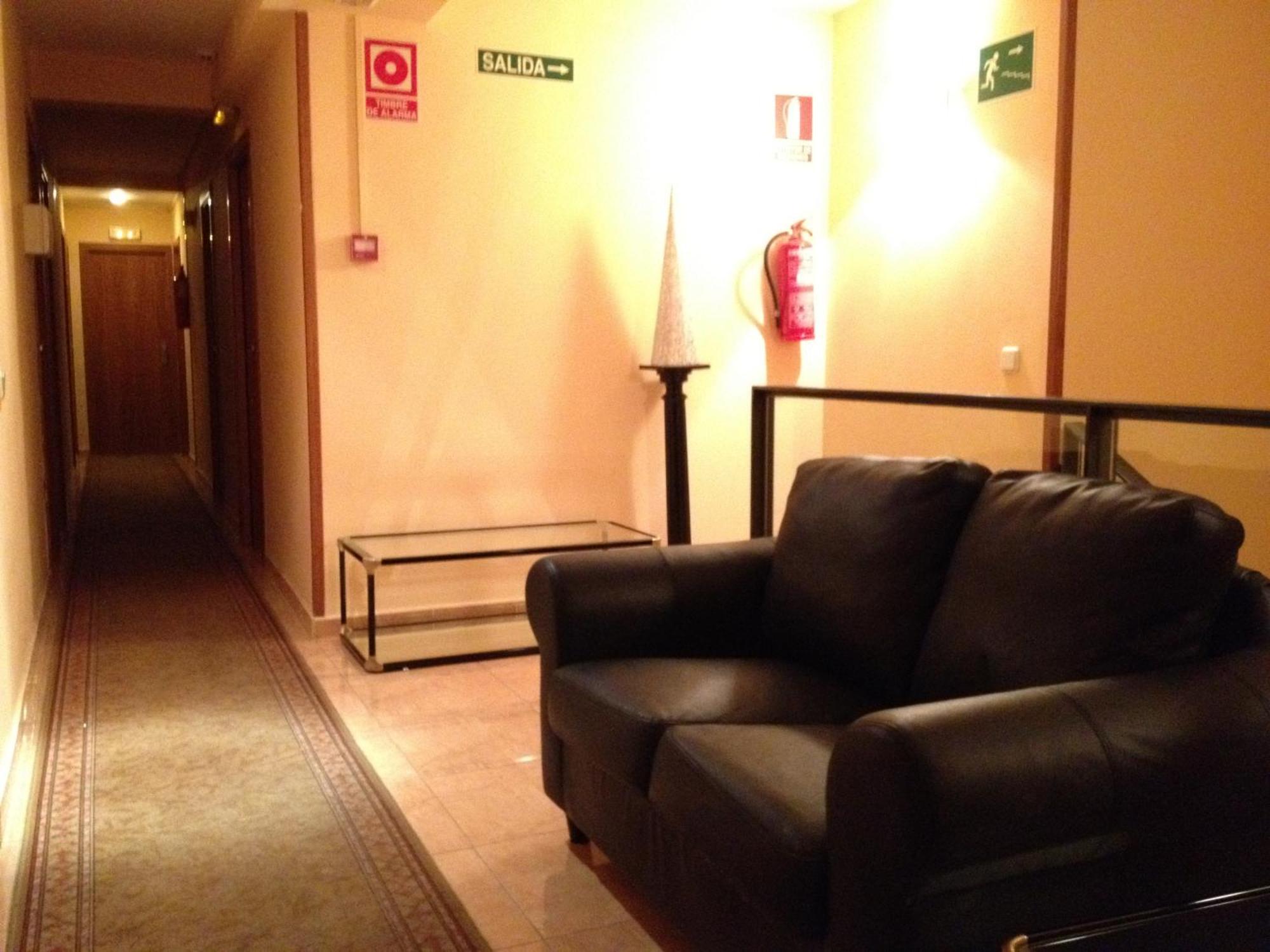 Hostal Aeropuerto Madrid Exterior foto