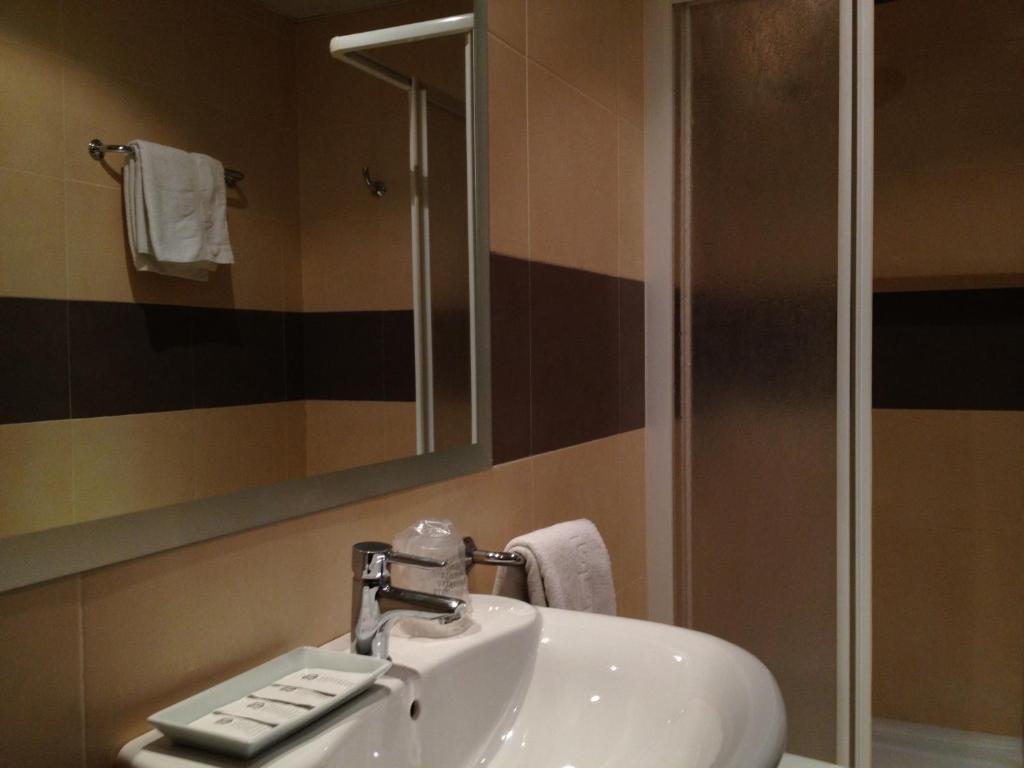 Hostal Aeropuerto Madrid Habitación foto